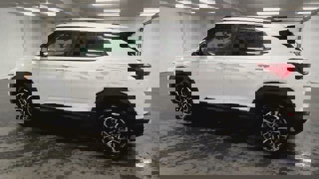 Used 2024 Chevrolet TrailBlazer LT w/ LT Cold Weather Package image 6