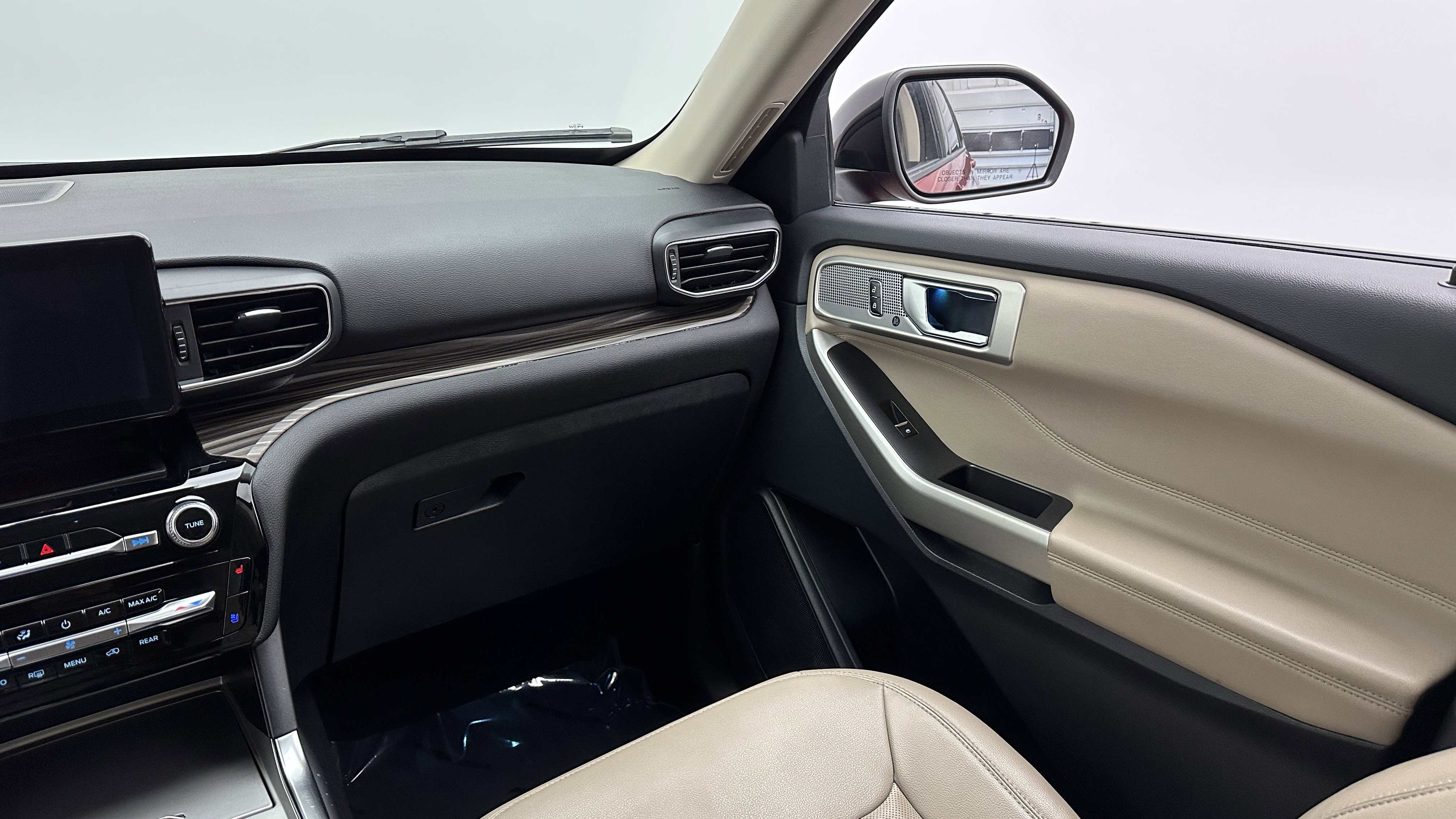 Used 2023 Ford Explorer Limited image 22