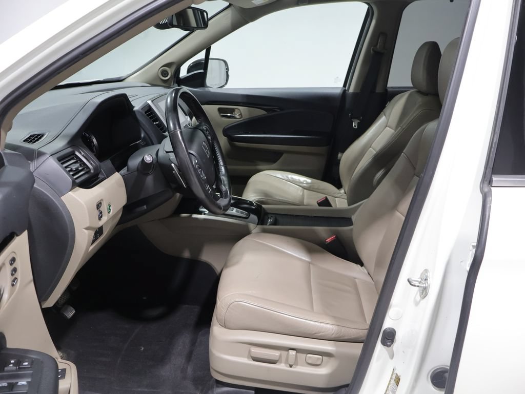 Used 2017 Honda Pilot Touring image 10