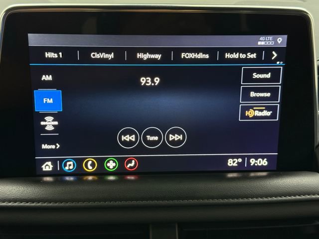 Used 2021 Chevrolet Suburban Z71 w/ Z71 Signature Package AWD/4WD image 17