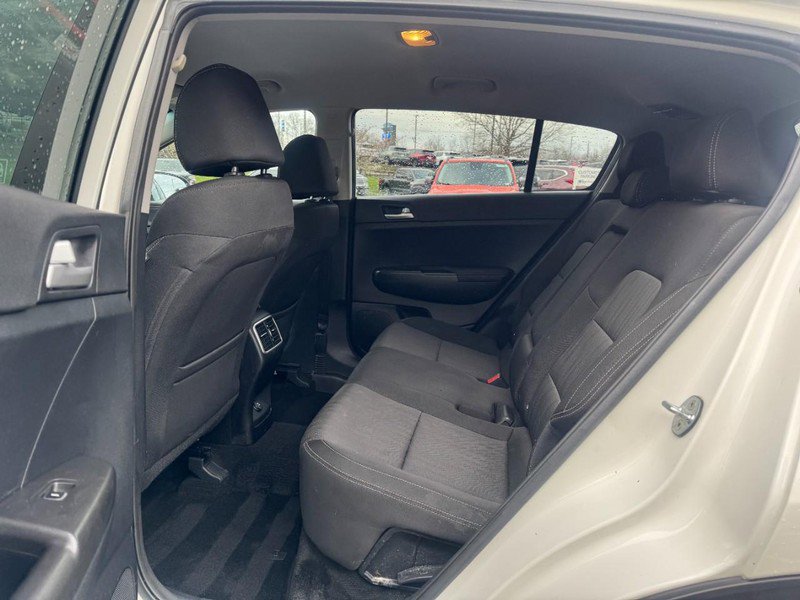 Used 2020 Kia Sportage LX image 9