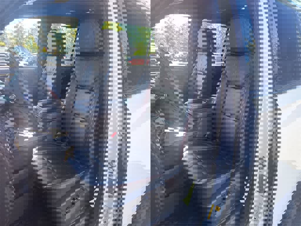 Used 2021 Chevrolet Suburban RST w/ Luxury Package image 11