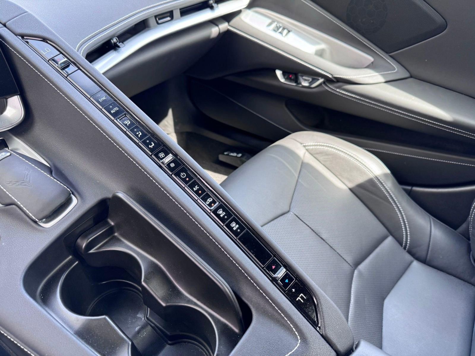 Used 2024 Chevrolet Corvette Stingray Convertible w/ Z51 Performance Package image 22