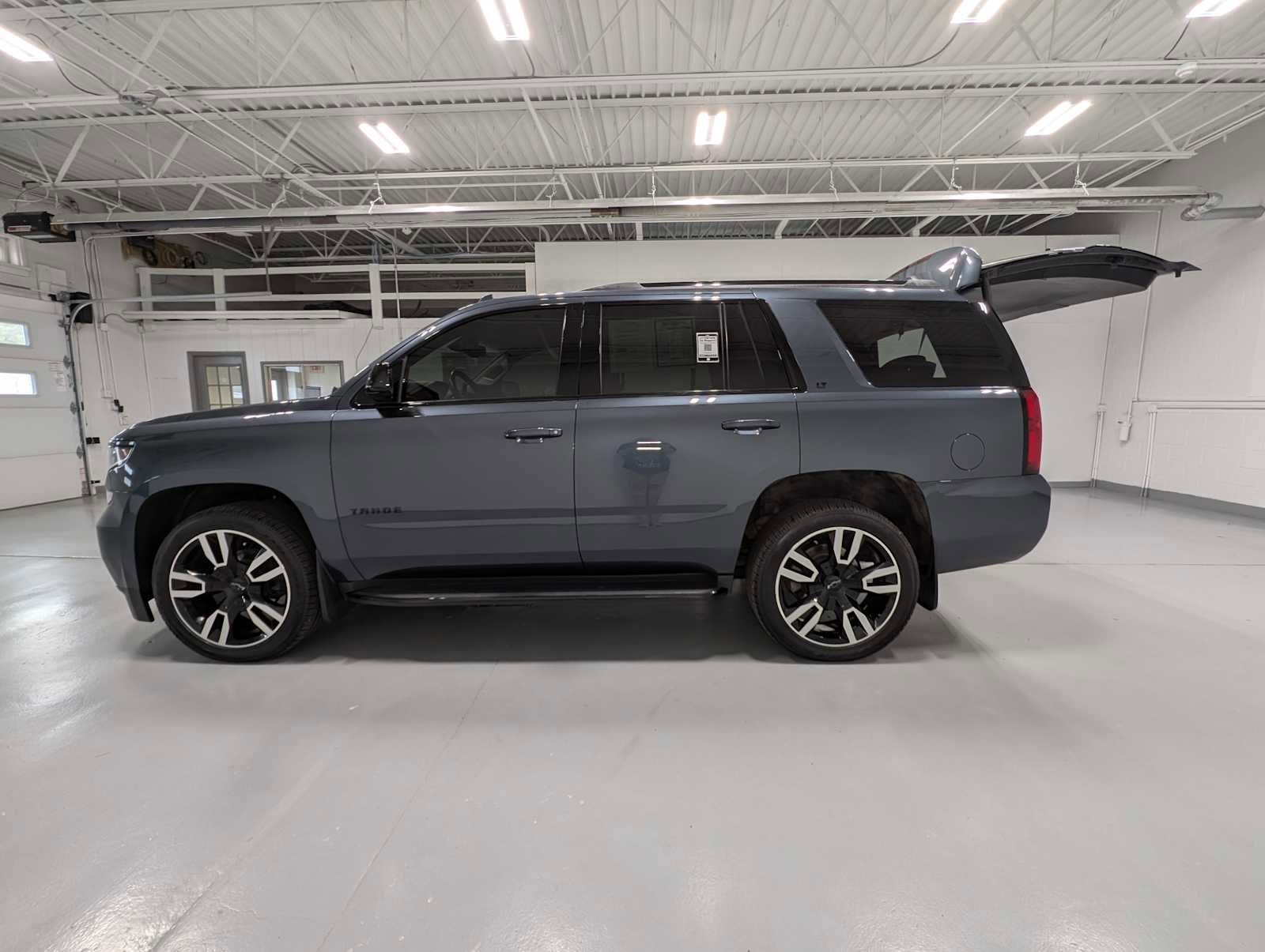 Used 2019 Chevrolet Tahoe LT w/ RST Edition AWD/4WD image 12