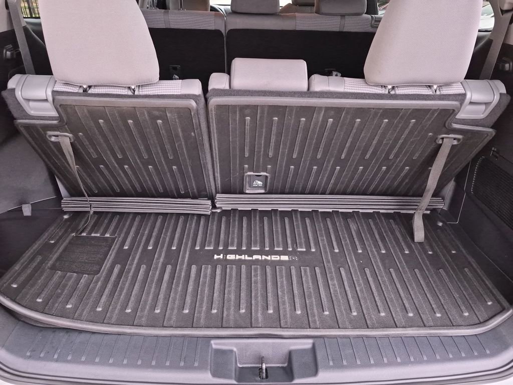 Used 2023 Toyota Highlander L FWD image 41