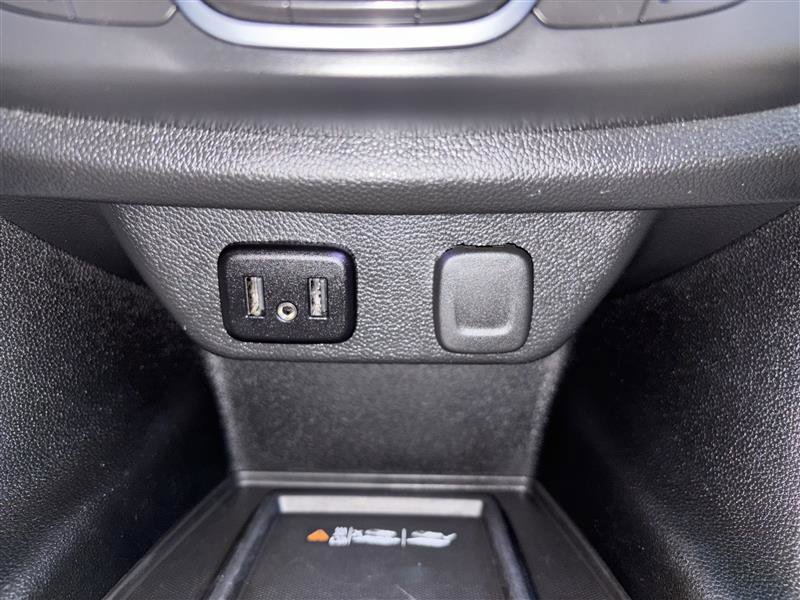 Used 2022 Chevrolet Traverse LT w/ Midnight/Sport Edition image 16