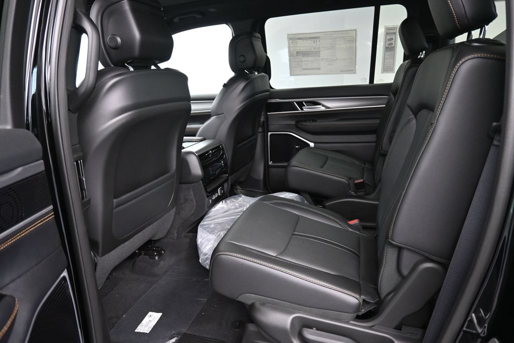 New 2026 Jeep Grand Wagoneer 4WD image 12