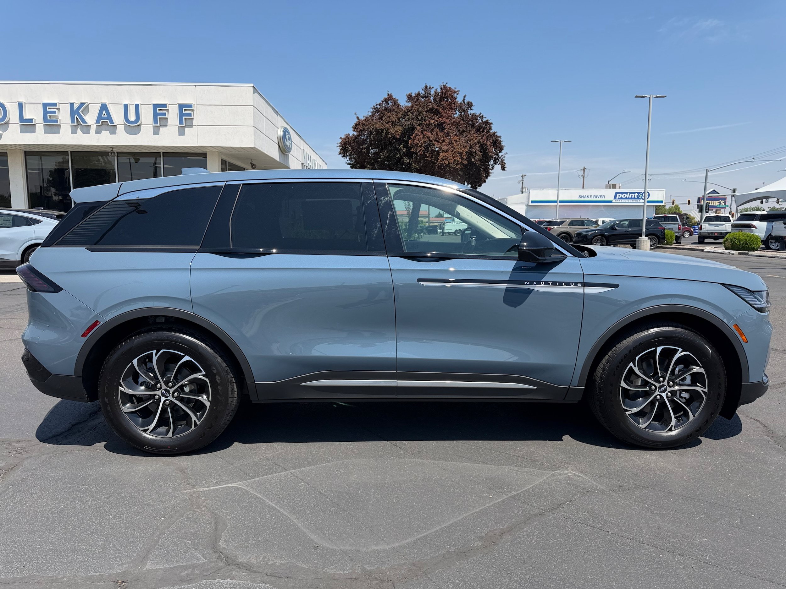 New 2026 Lincoln Nautilus Premier w/ Equipment Group 102A AWD/4WD image 2