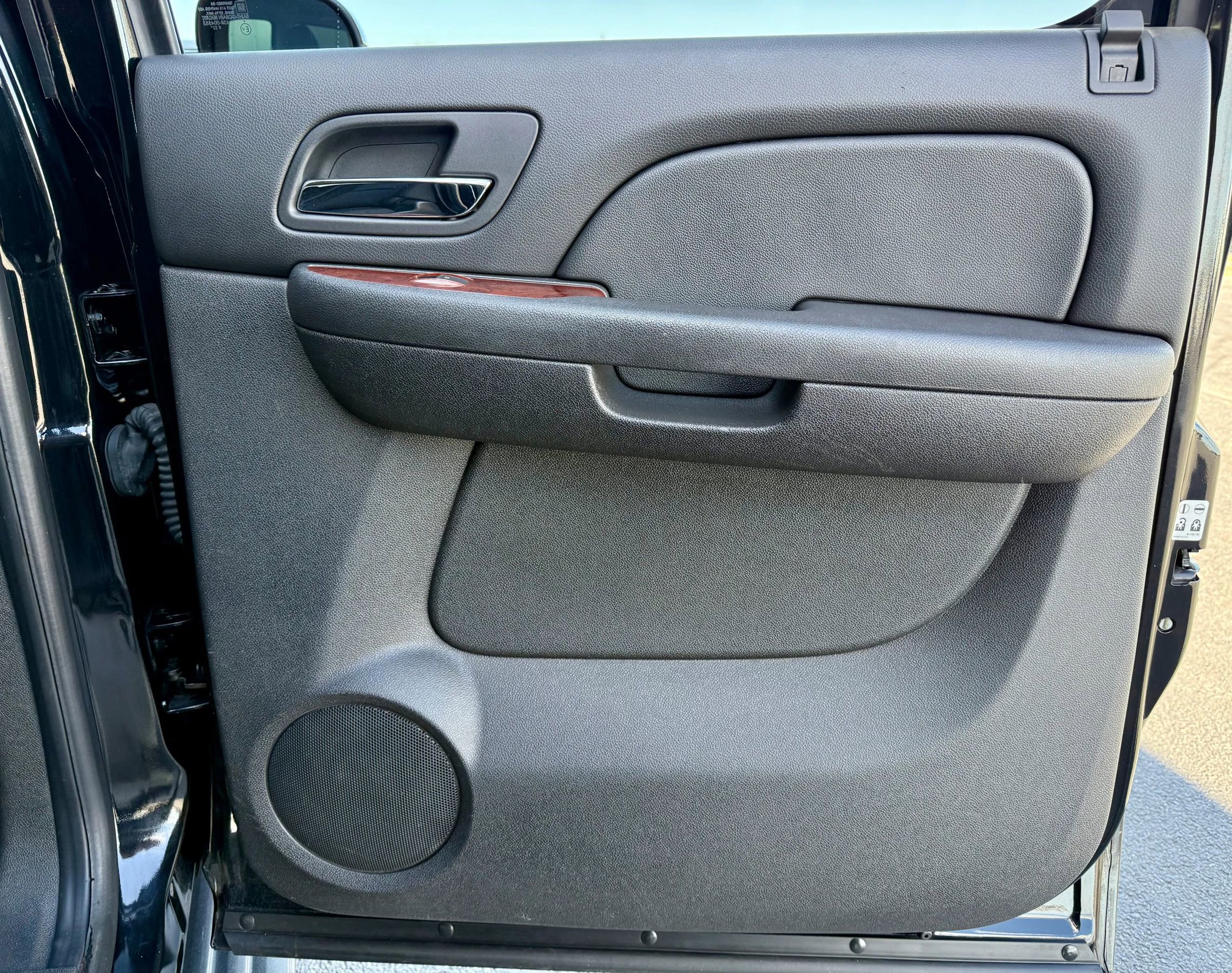 Used 2010 Chevrolet Suburban LS w/ Interior Plus Package AWD/4WD image 38