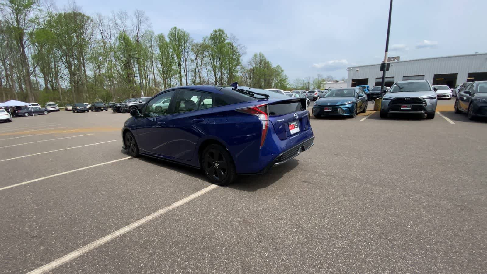 Used 2018 Toyota Prius Three Touring w/ Appearance Package FWD image 9