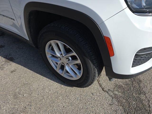 Used 2024 Jeep Grand Cherokee Laredo X image 10
