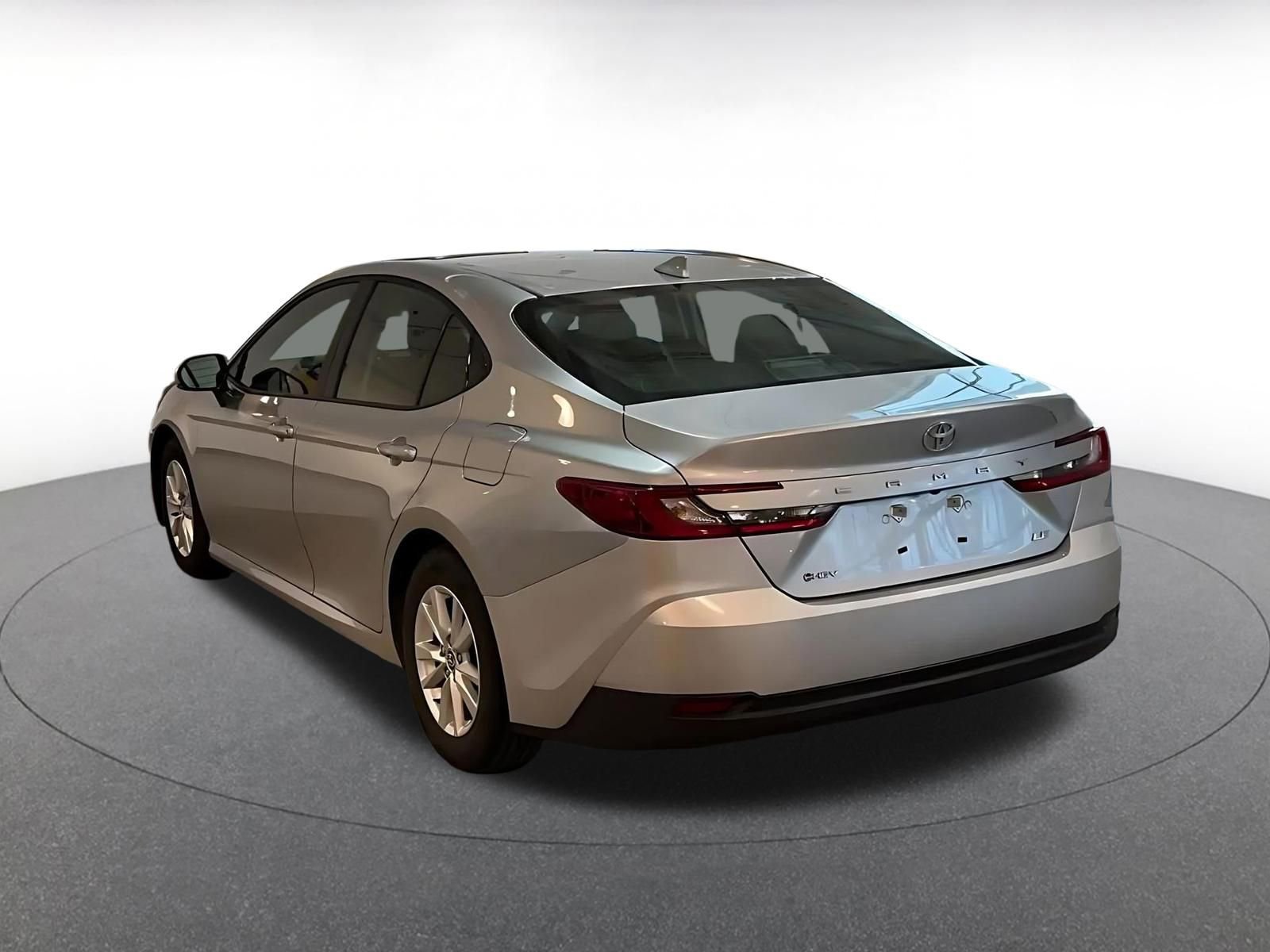 Used 2025 Toyota Camry LE FWD image 11