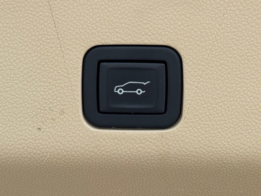 Certified 2023 Cadillac Escalade Premium Luxury w/ LPO, Floor Liner Package AWD/4WD image 38
