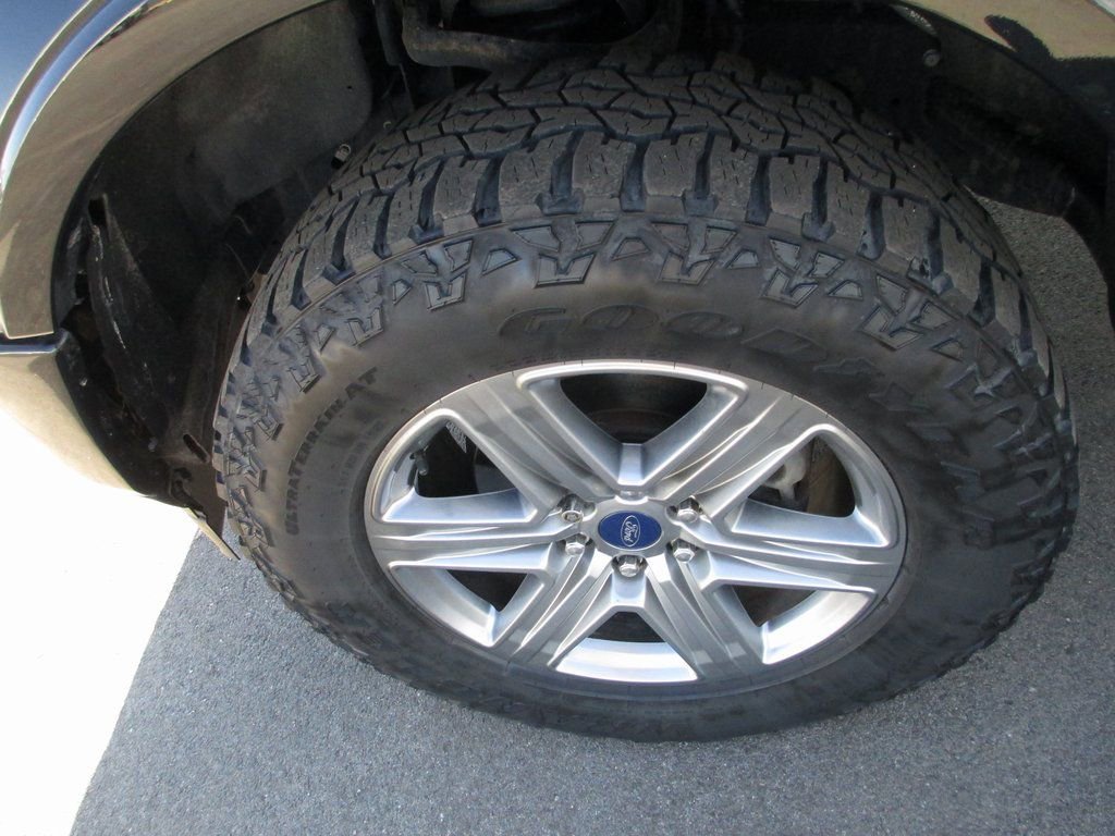 Used 2019 Ford F150 Lariat w/ Equipment Group 502A Luxury image 12