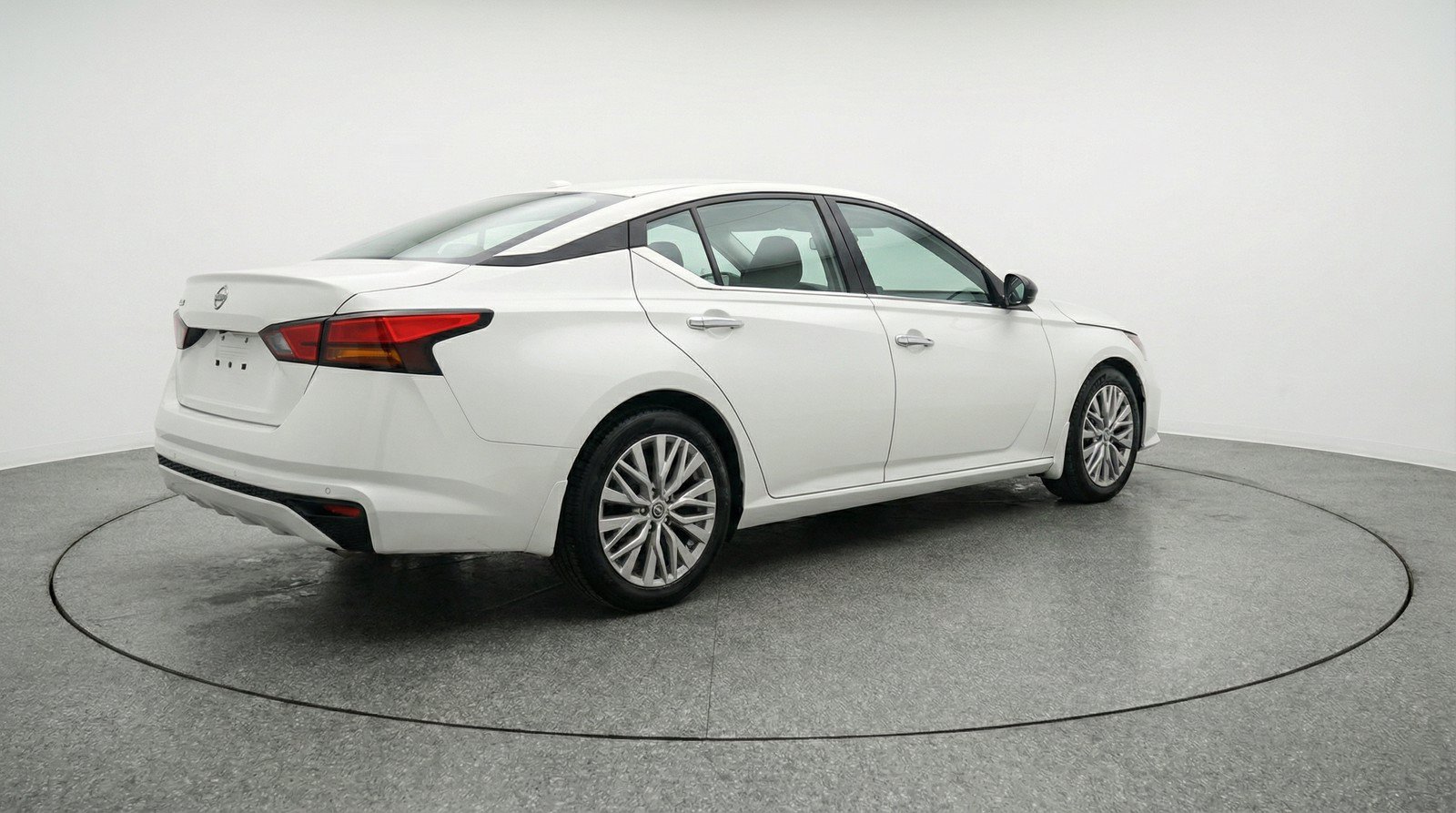 Used 2025 Nissan Altima 2.5 SV FWD image 9
