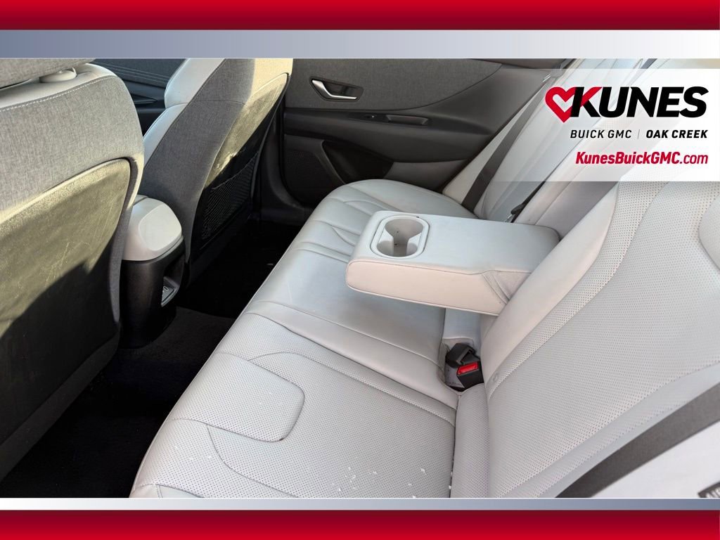 Used 2025 Hyundai Elantra Limited image 6