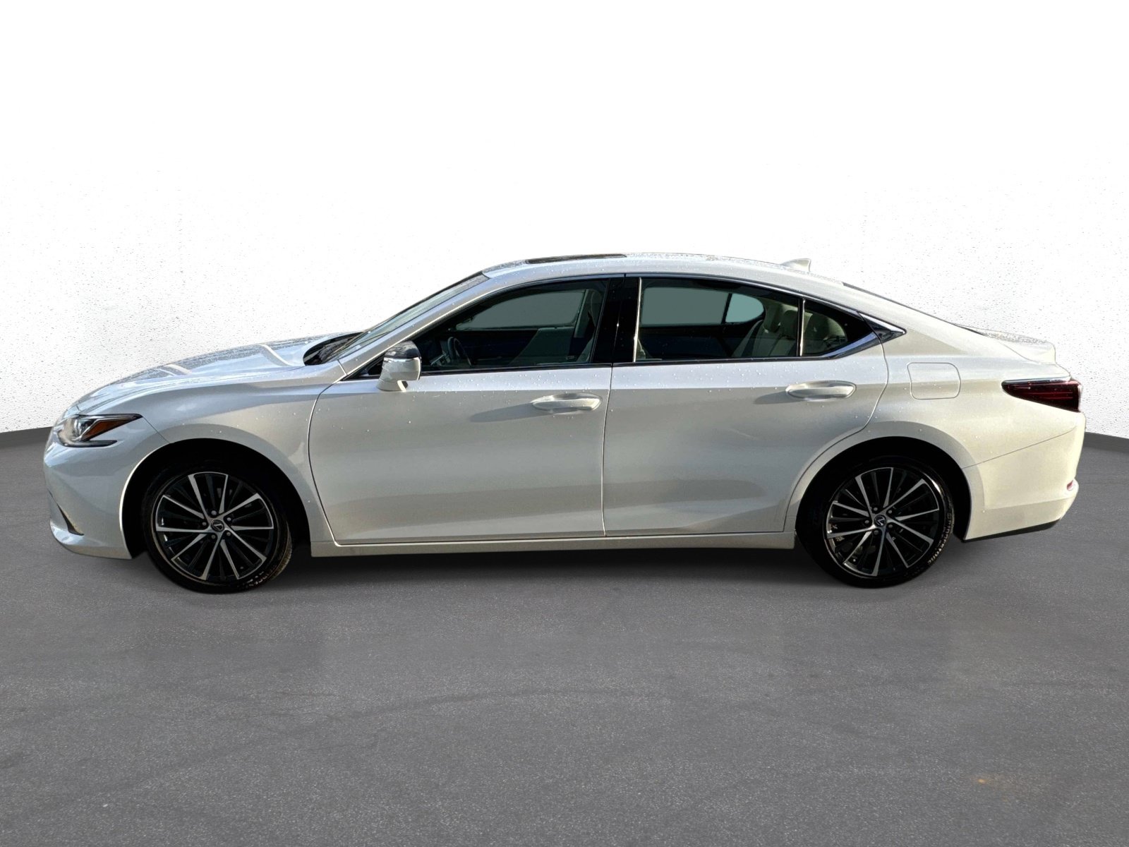 Used 2025 Lexus ES 350 w/ Premium Package FWD image 6