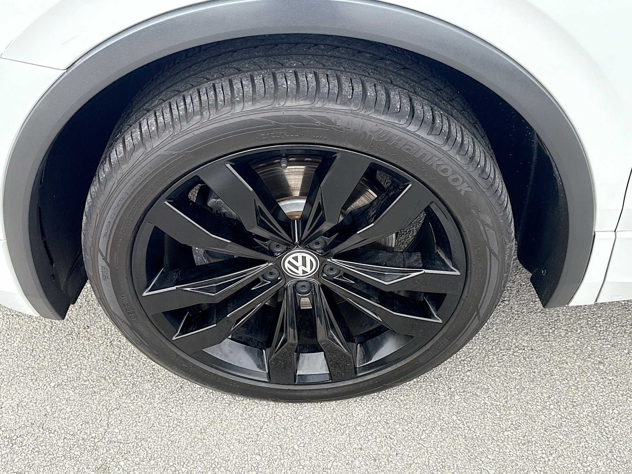 Certified 2020 Volkswagen Tiguan SE R-Line image 38