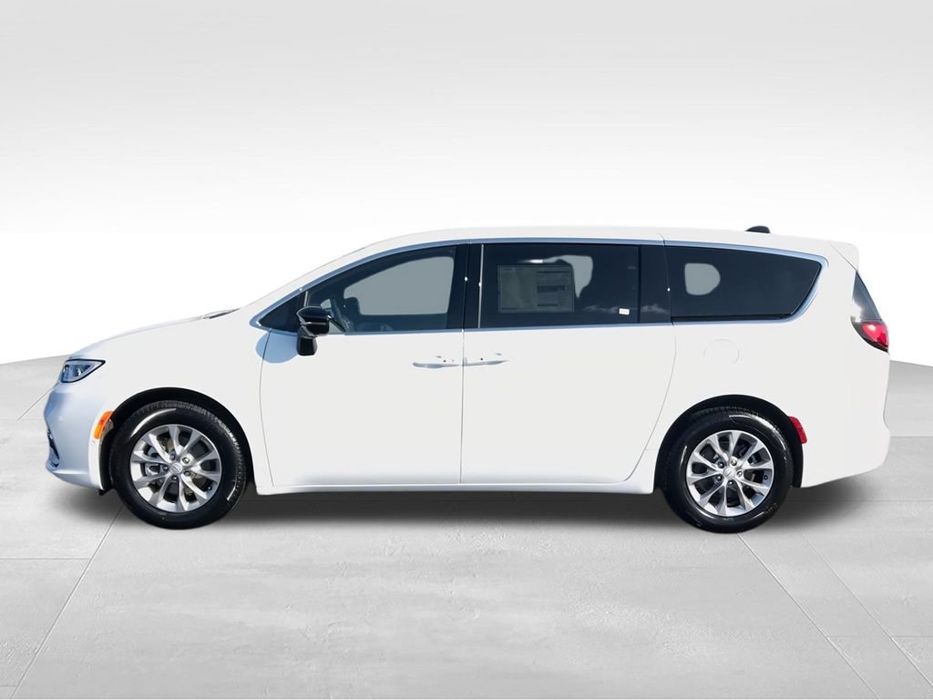New 2026 Chrysler Pacifica Limited w/ Uconnect Theater Family Group FWD image 5