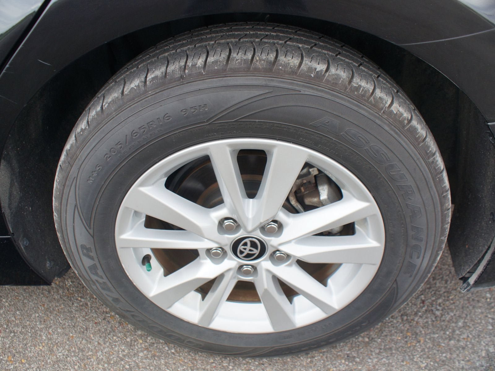 Used 2025 Toyota Camry LE FWD image 25