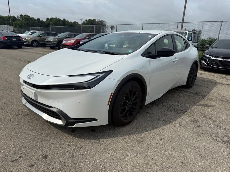 Used 2023 Toyota Prius Prime FWD image 2