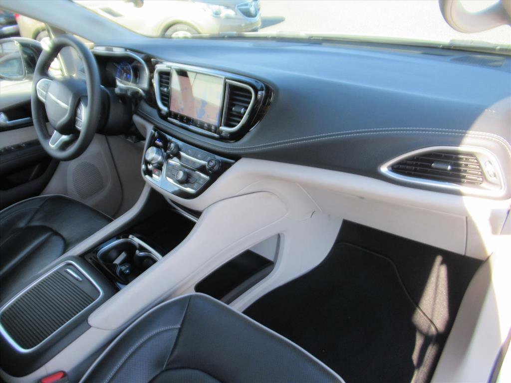 Used 2024 Chrysler Pacifica Limited image 10