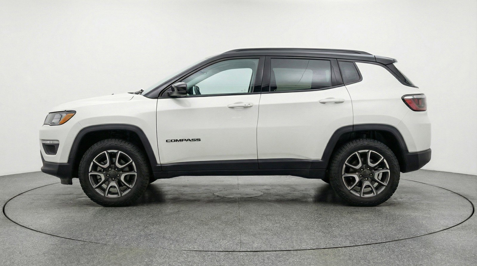 Used 2025 Jeep Compass Trailhawk AWD/4WD image 11