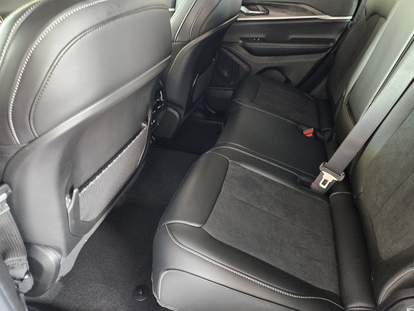 New 2026 Jeep Grand Cherokee Altitude RWD image 22