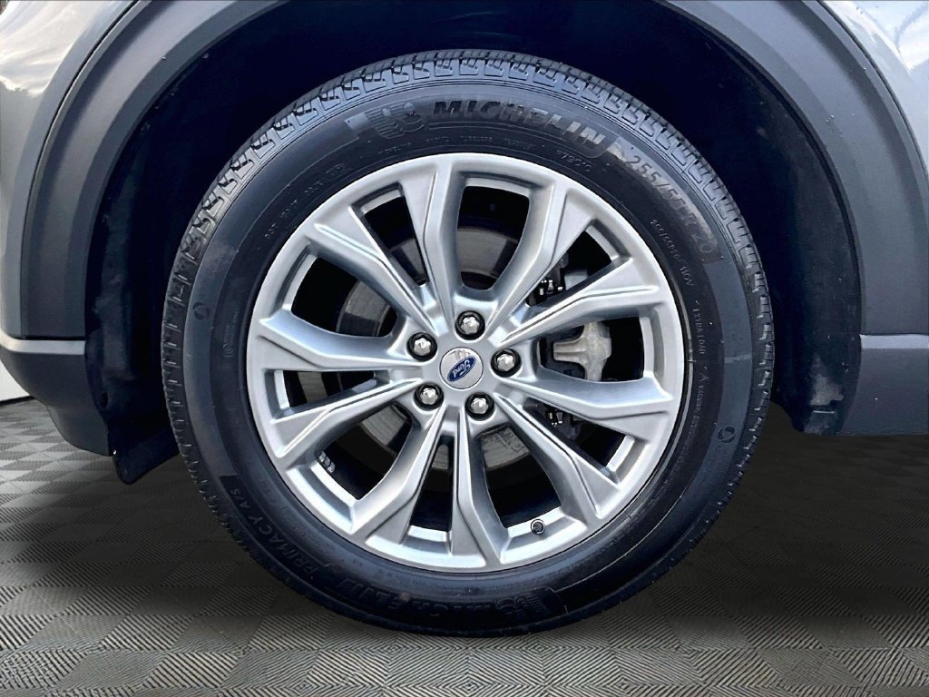 Used 2023 Ford Explorer XLT w/ Equipment Group 202A AWD/4WD image 7