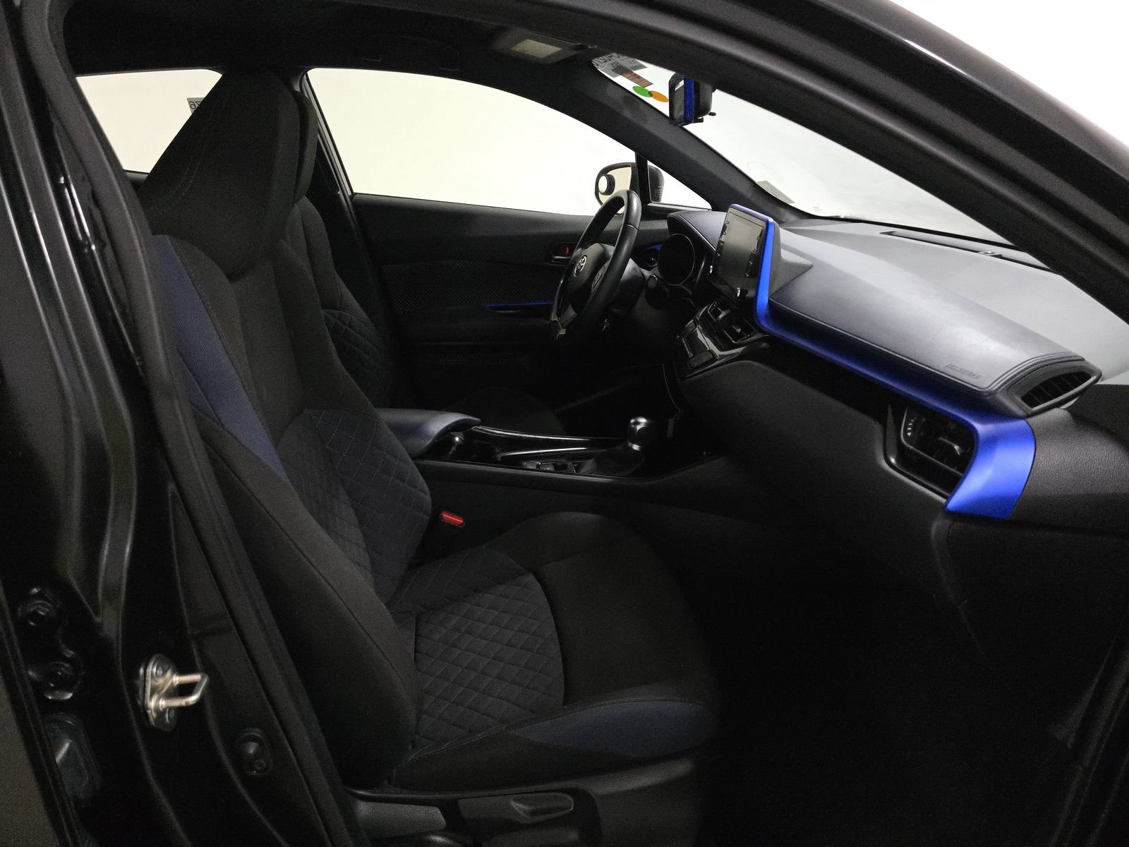 Used 2021 Toyota C-HR XLE image 9