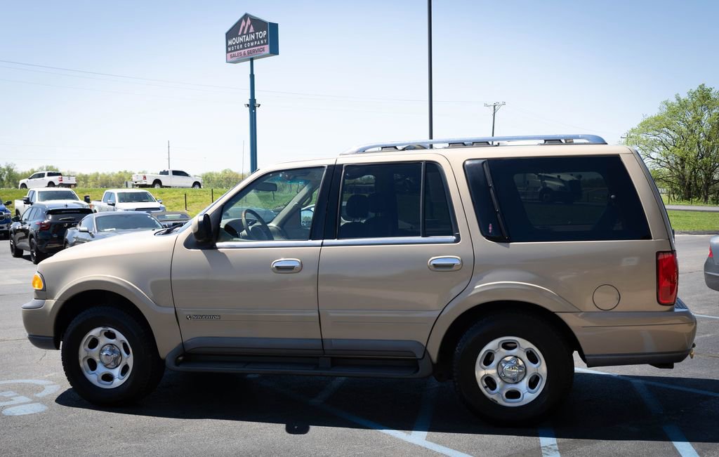 Used 1998 Lincoln Navigator 4WD image 17