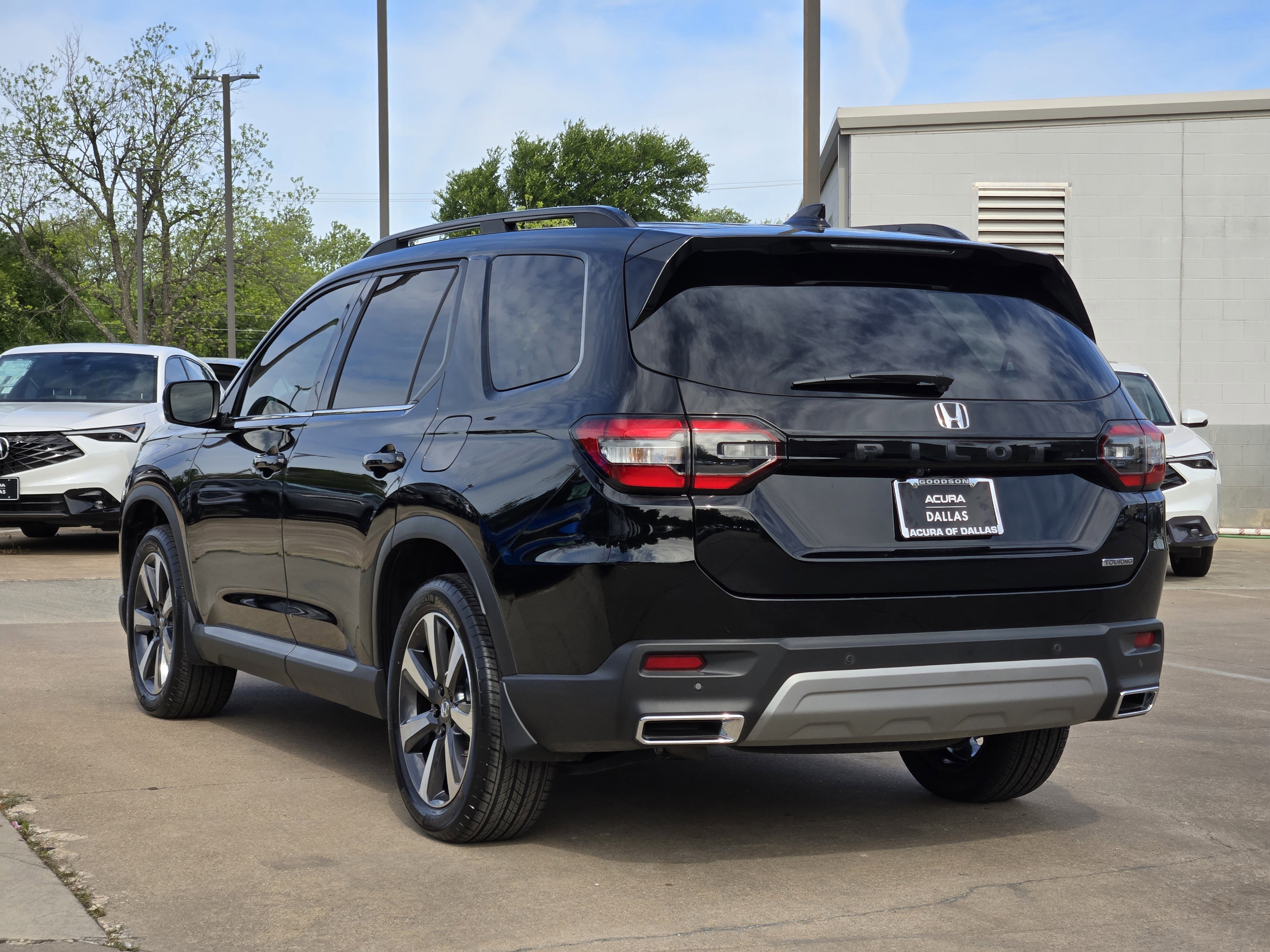Used 2025 Honda Pilot Touring image 8