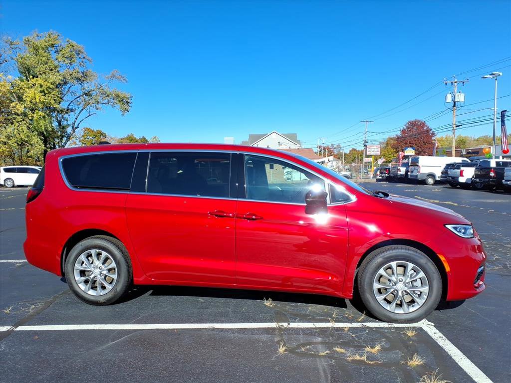 New 2026 Chrysler Pacifica Select image 8