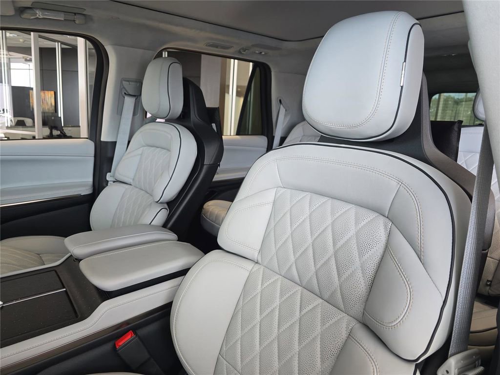 New 2025 Lincoln Navigator L Black Label w/ Black Label Special Edition image 15