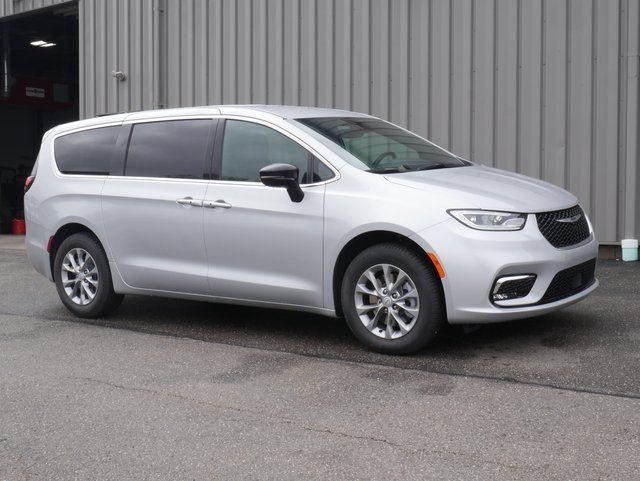New 2026 Chrysler Pacifica Select AWD/4WD image 7