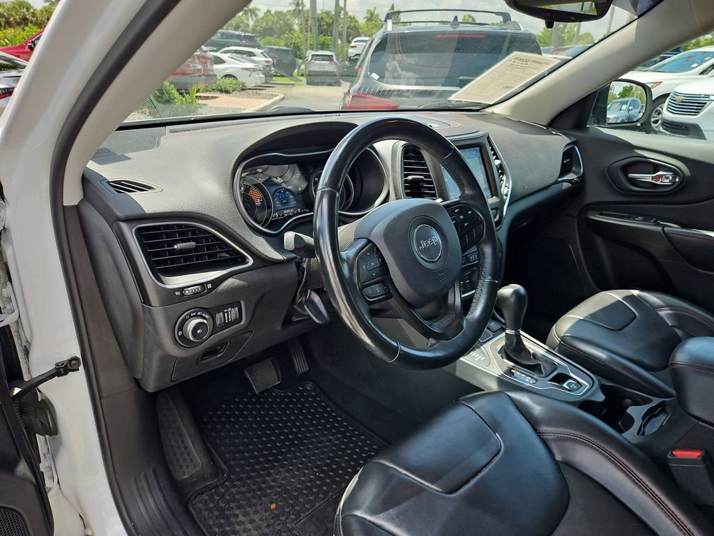 Used 2019 Jeep Cherokee Trailhawk w/ Cold Weather Group image 13