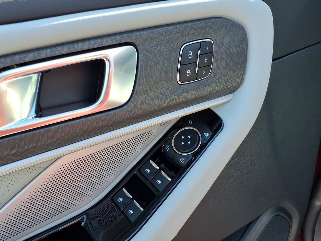New 2026 Ford Explorer Platinum image 17