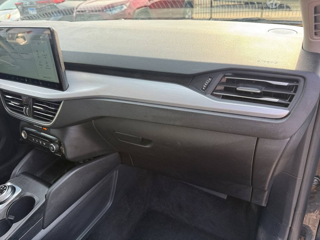 Used 2025 Ford Escape Platinum AWD/4WD image 16