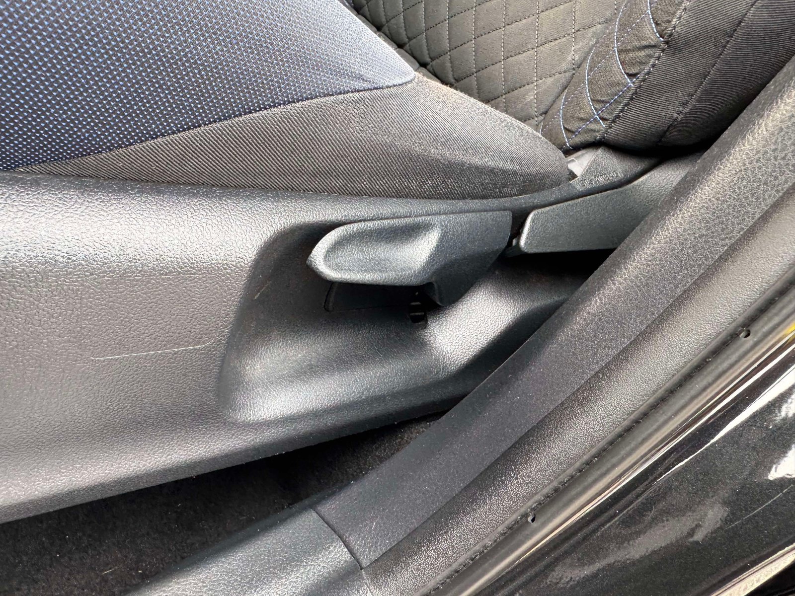 Certified 2020 Toyota C-HR XLE FWD image 28