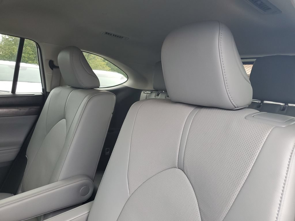 Used 2024 Toyota Highlander Limited AWD/4WD image 25