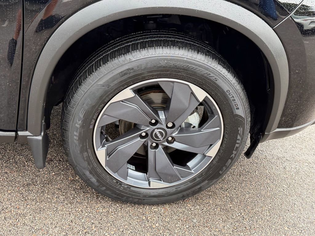 Certified 2025 Nissan Rogue SV FWD image 15