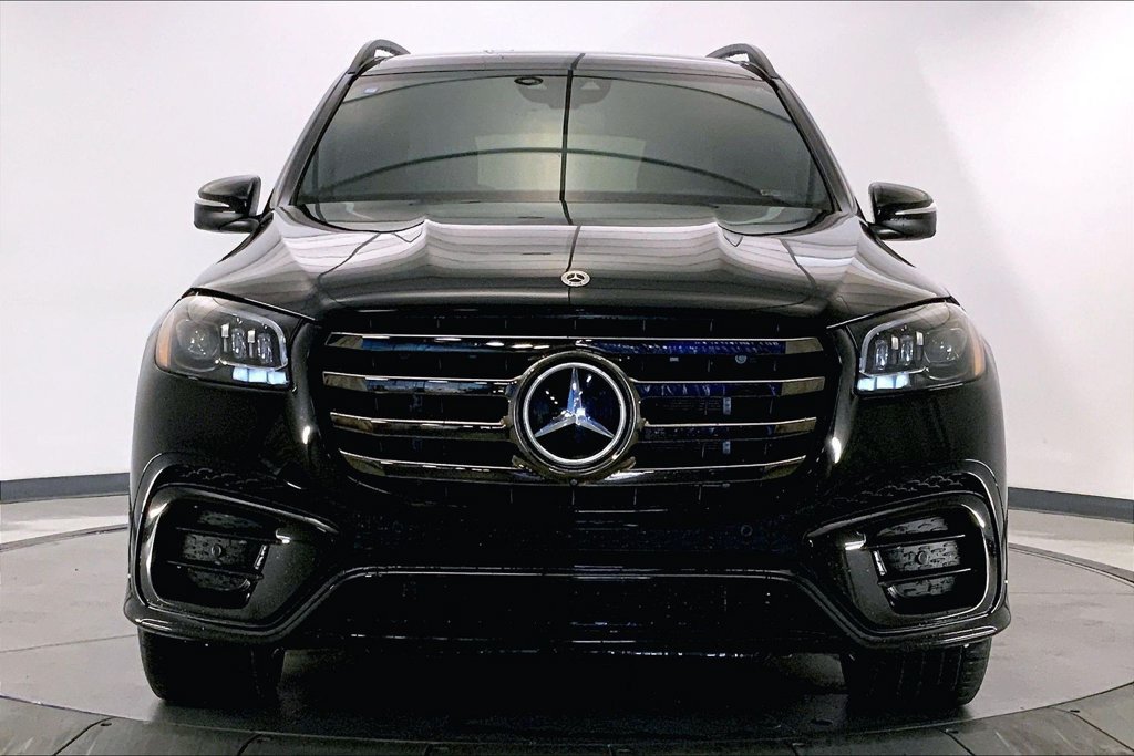 Used 2024 Mercedes-Benz GLS 450 4MATIC image 2