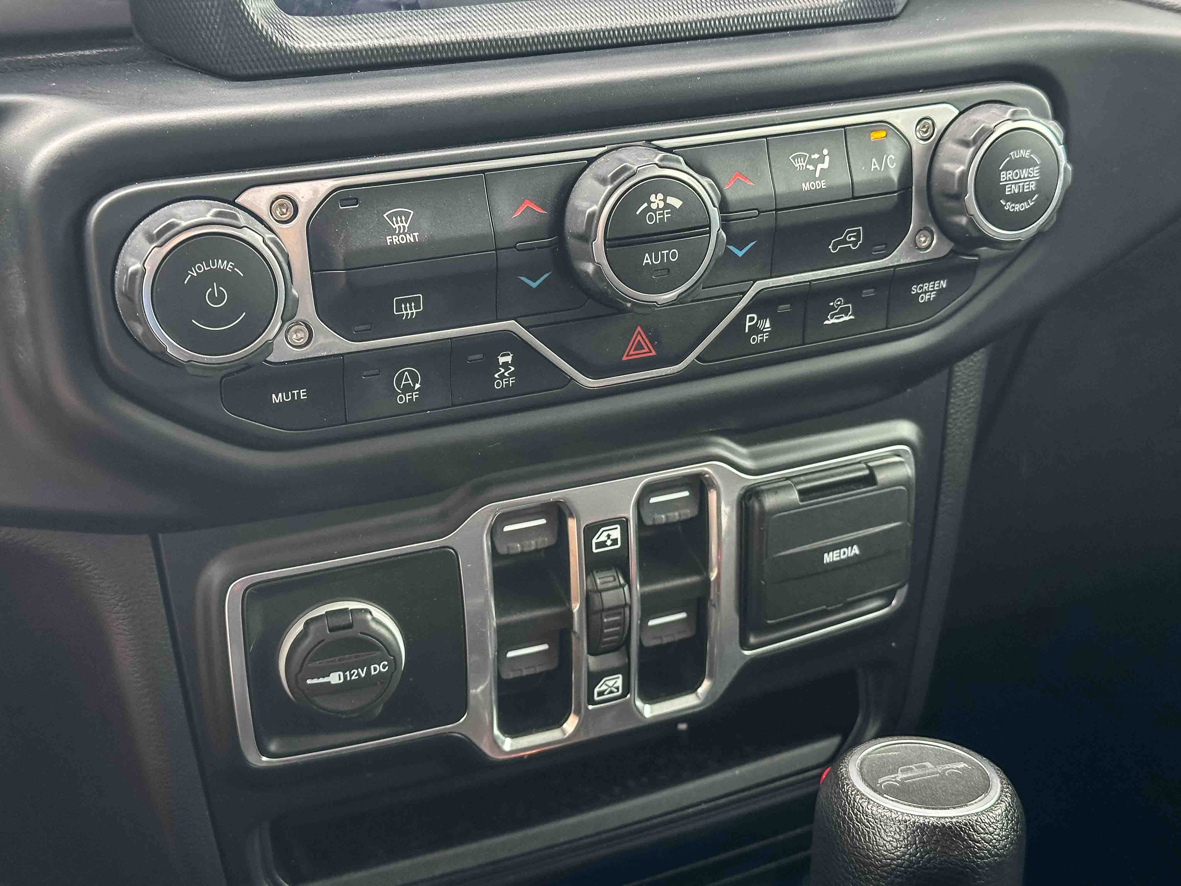 Used 2020 Jeep Gladiator Overland AWD/4WD image 34