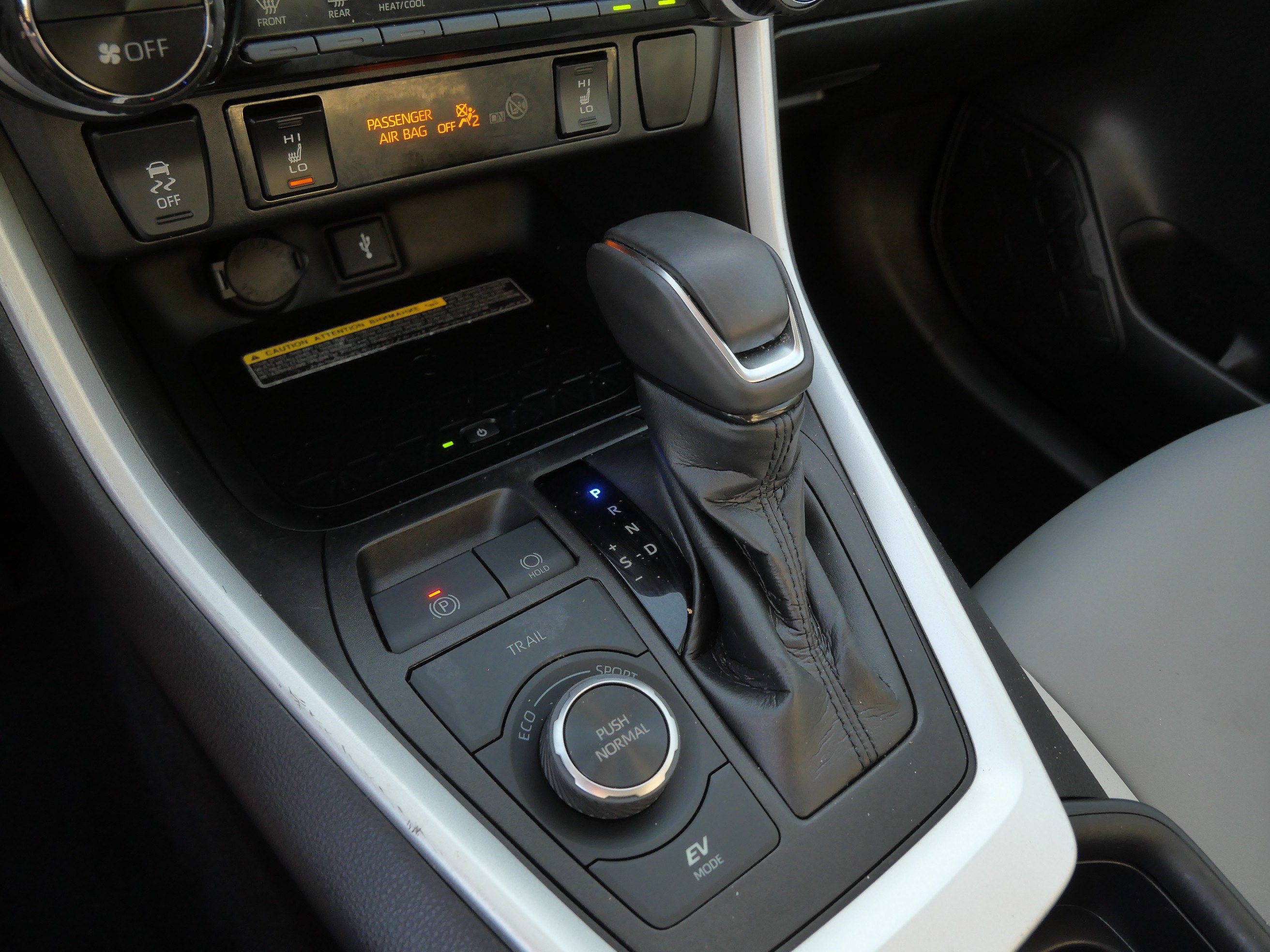 Certified 2021 Toyota RAV4 XLE Premium AWD/4WD image 25