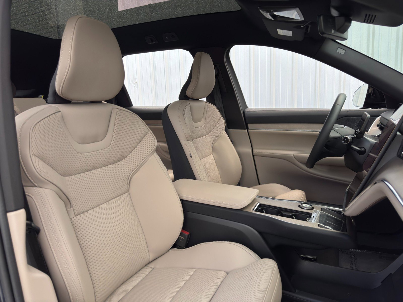 Used 2025 Volvo EX90 Ultra image 41