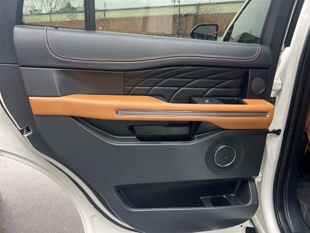 Used 2024 Ford Expedition Platinum image 18