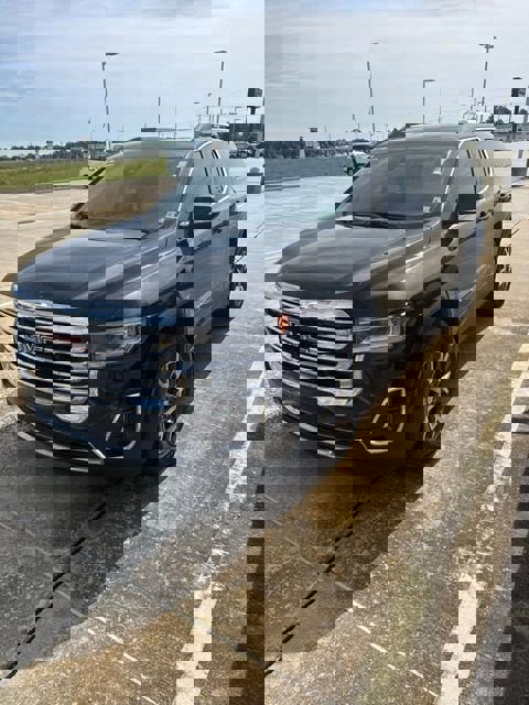 Used 2023 GMC Acadia SLT AWD/4WD image 2
