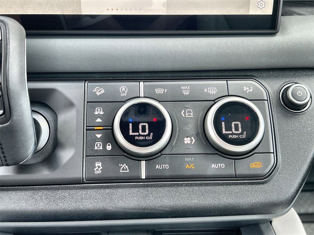 Used 2025 Land Rover Defender 110 S image 26