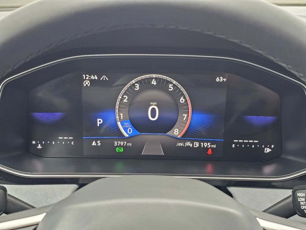 Certified 2025 Volkswagen Jetta SE w/ Sunroof Package image 18