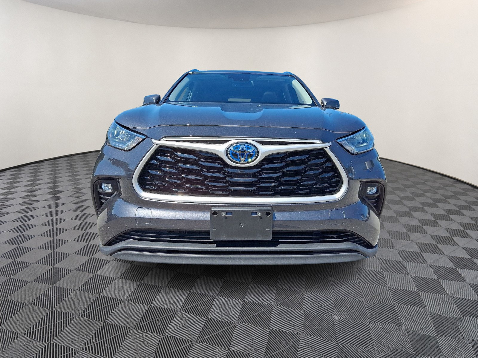 Used 2020 Toyota Highlander XLE AWD/4WD image 2